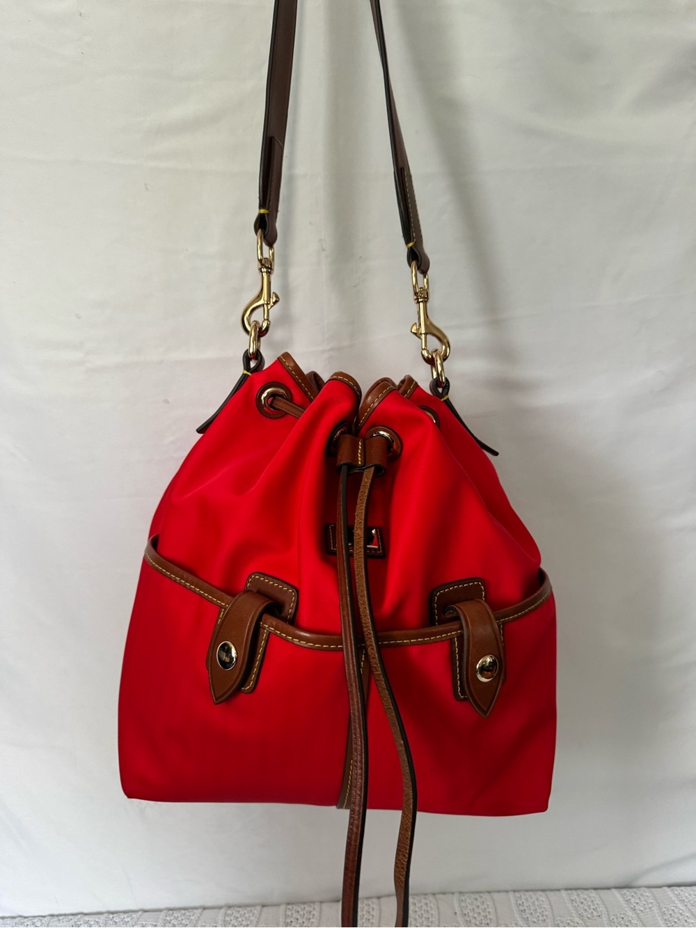 Dooney & Bourke EUC Wayfarer red bucket bag - Picture 2 of 7